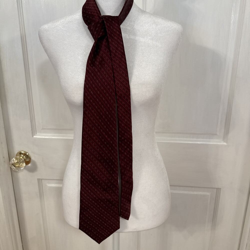 Men’s Peebles Brand Red Geometric Pattern Silk Tie